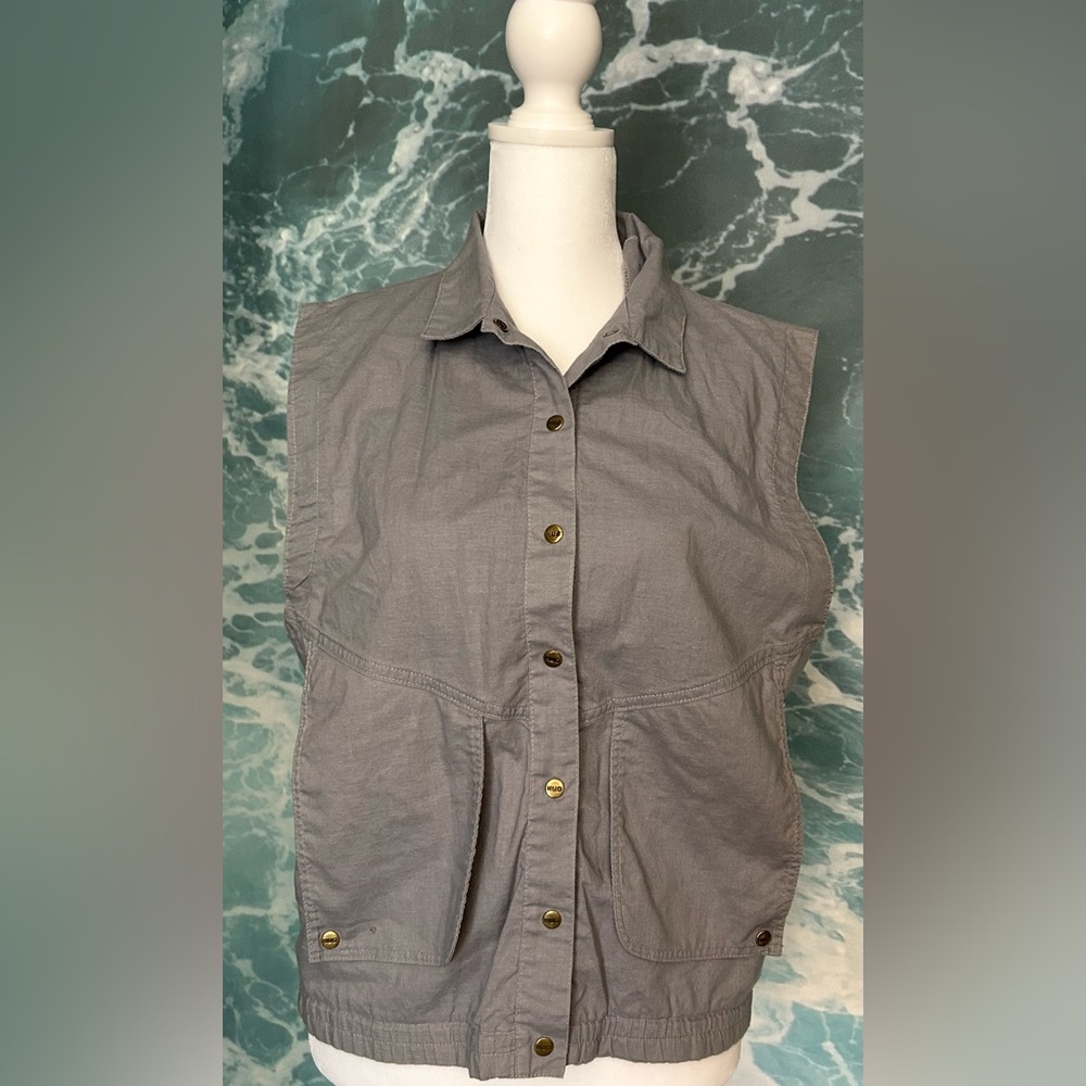 Sleeveless painters shirt